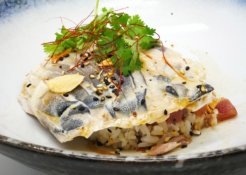 _960x683px_Poached-Pomfret-on-fried-rice